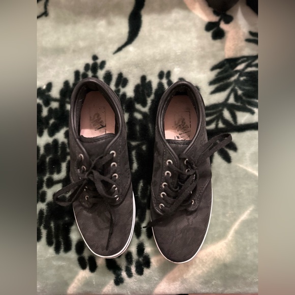 Vans shoes. - Picture 2 of 3